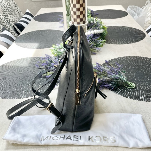 Michael Kors Backpack 🖤 - Picture 6 of 9